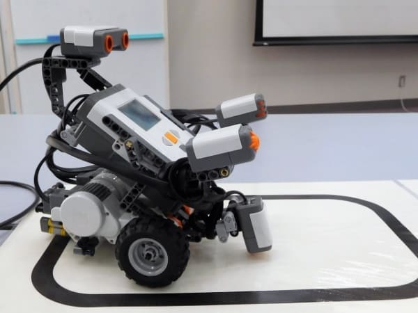 プログラミング教室とロボット教室の違い解説！どちらの教室がお子様に最適？